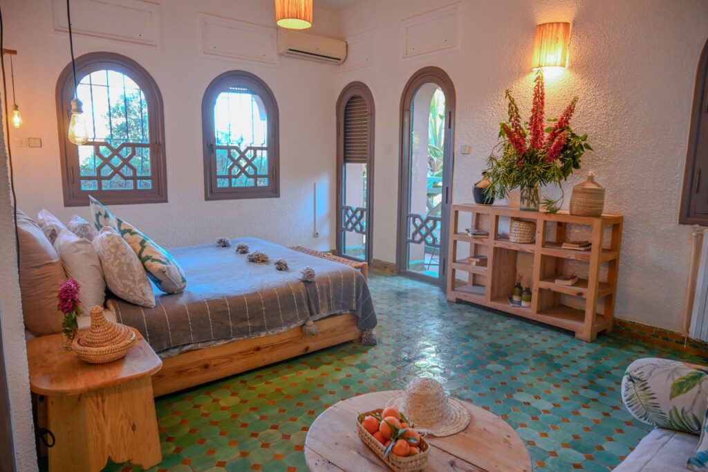 Espace nuit de la grande suite familiale – La Vie en Rose Marrakech
