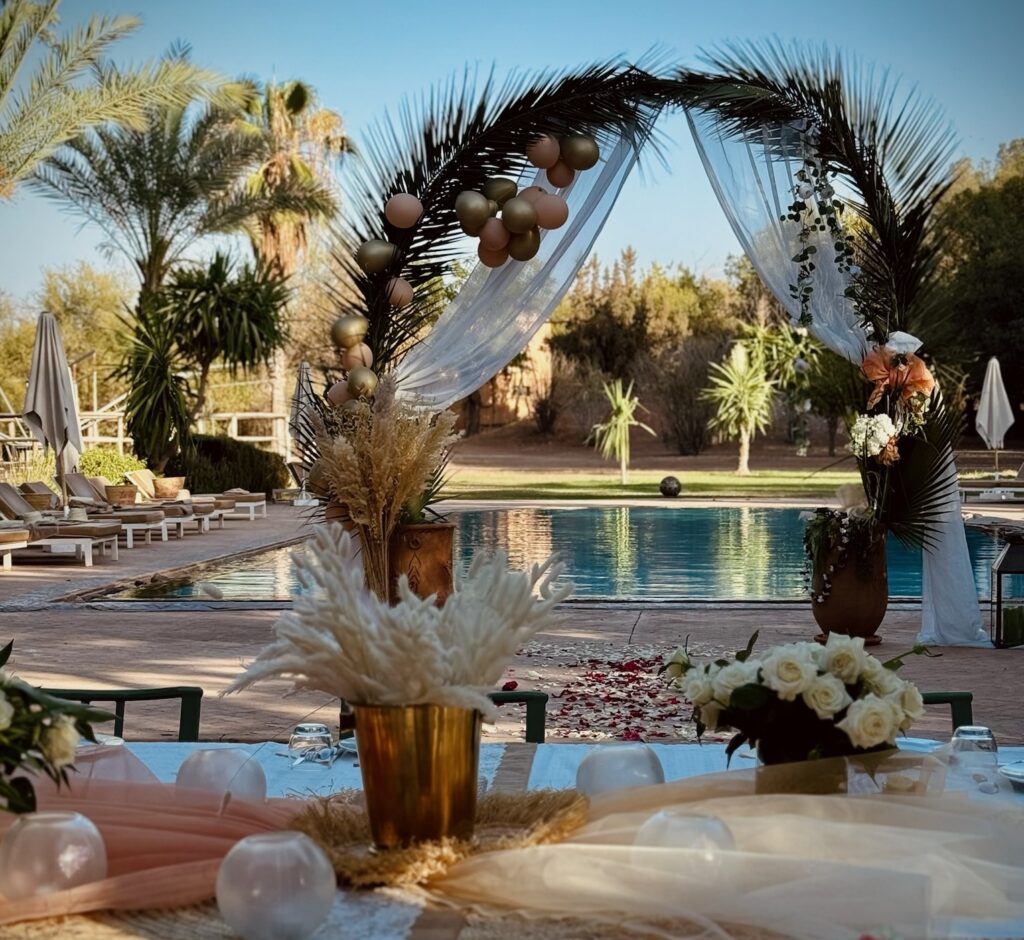 Dîner événementiel en plein air – La Vie en Rose Marrakech