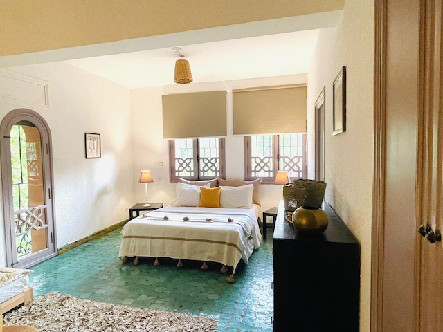 Vue d’ensemble de la chambre supérieure – maison d’hôtes Marrakech
