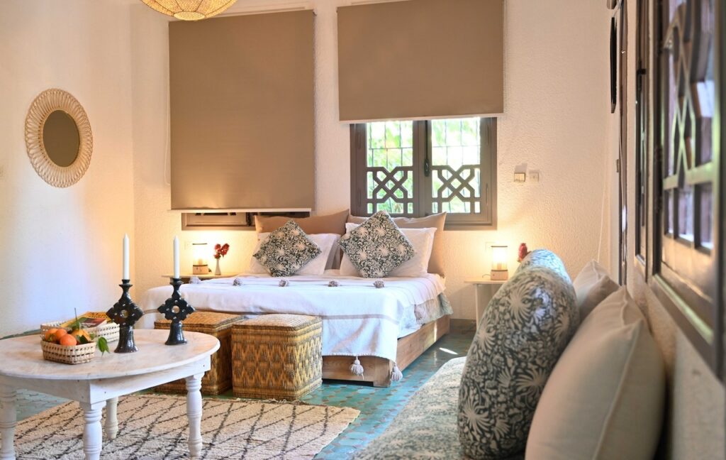 Vue d’ensemble de la grande suite familiale – maison d’hôtes Marrakech